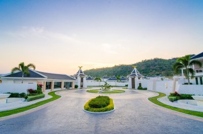 Falcon Hill pool villa 217 sqm downtown Hua Hin soi 102