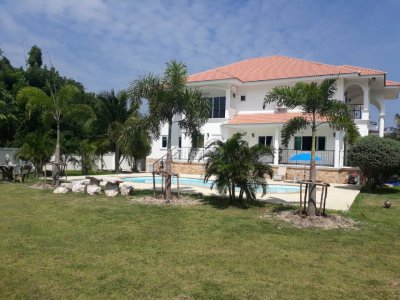 Luxury pool villa 503 sqm for Sale soi 6 for sale or rent