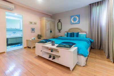 Beautifully Landscaped 3 Bed Beachfront Condo Hua Hin