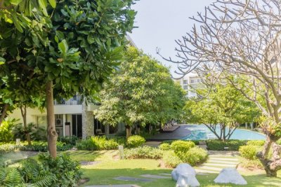 Beautifully Landscaped 3 Bed Beachfront Condo Hua Hin