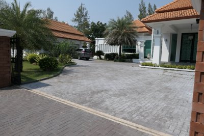 Big pool villa 2052 sqm southern Cha-Am at the golf club