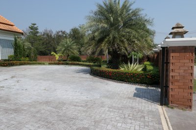 Big pool villa 2052 sqm southern Cha-Am at the golf club