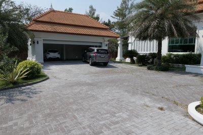 Big pool villa 2052 sqm southern Cha-Am at the golf club