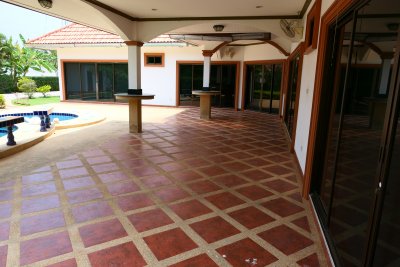 Big pool villa 4 bed room soi 70 near city Hua Hin