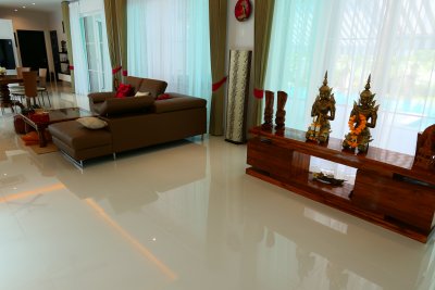 Woodlands new built pool villa 335 sqm ready to move in Hua Hin