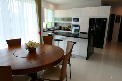 Woodlands new built pool villa 335 sqm ready to move in Hua Hin