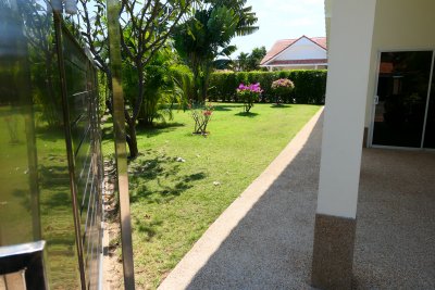 Beautiful house next to pool north Hua Hin