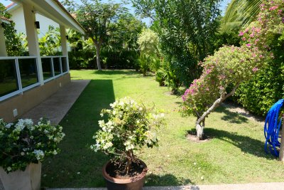 Beautiful house next to pool north Hua Hin