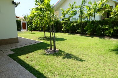 Beautiful house next to pool north Hua Hin