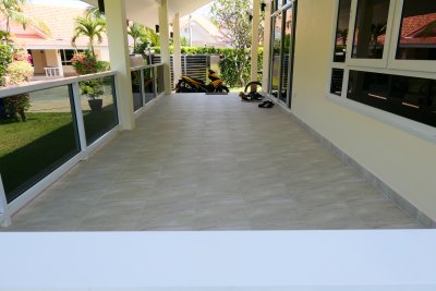 Beautiful house next to pool north Hua Hin