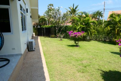 Beautiful house next to pool north Hua Hin