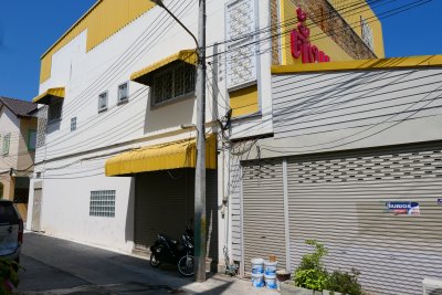 Big shop for sale in good location soi 88 Hua Hin