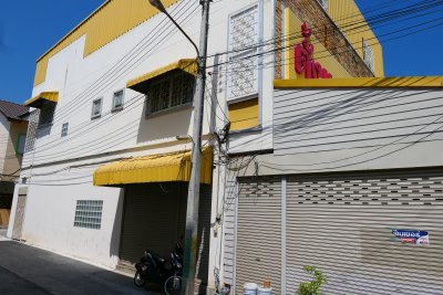 Big shop for sale in good location soi 88 Hua Hin