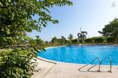 Hua Hin The Pride Apartments near downtown and the beach soi 102