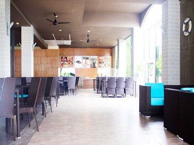 Hua Hin Blue Wave 100 sqm apartment suite Khao Takiab Beach