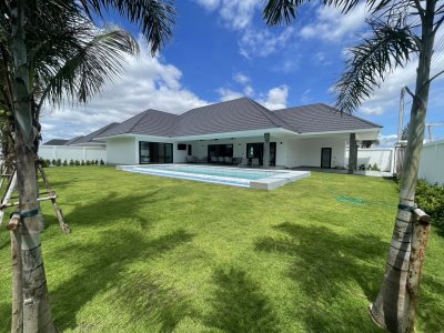 Luxury at its best brand new pool villa near Black Mountain
Hua Hin